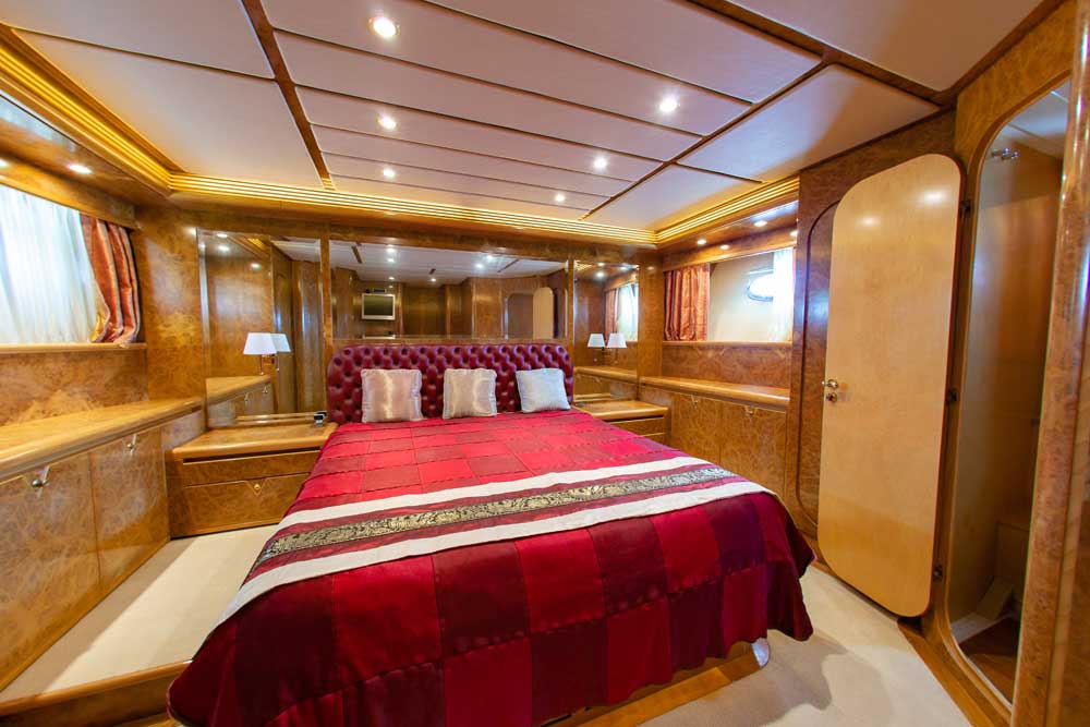 yacht rental phuket