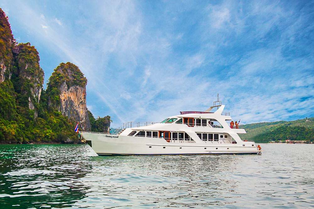 private yacht party in phuket