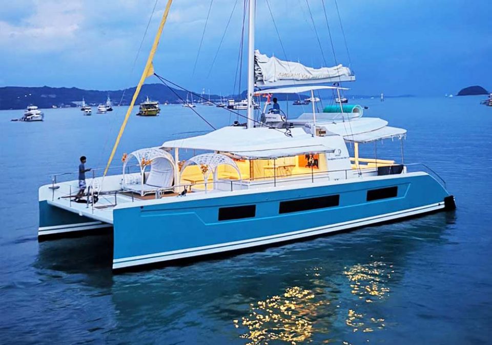 55ft Jacuzzi Catamaran Private Yacht Charter Classic Motoryacht